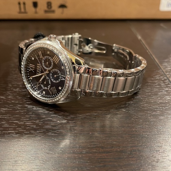 Brand new Versus Versace Elmont Swarovski Stainless Steel Watch Unisex - Picture 3 of 5